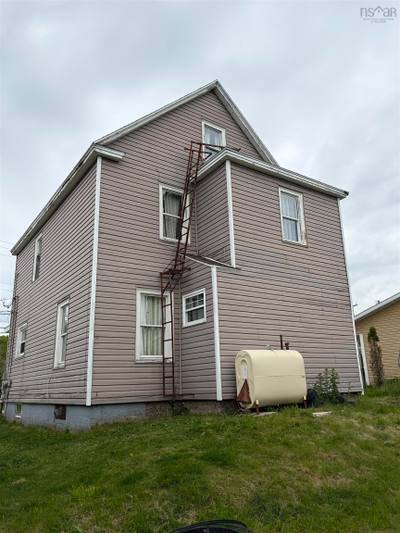 1491 Victoria Road — photo 5