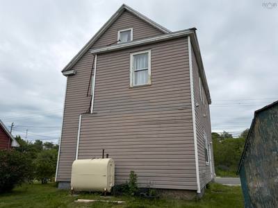 1491 Victoria Road — photo 8