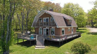 429 Clinton Road — photo 3