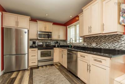 556 Brunswick Street — photo 4