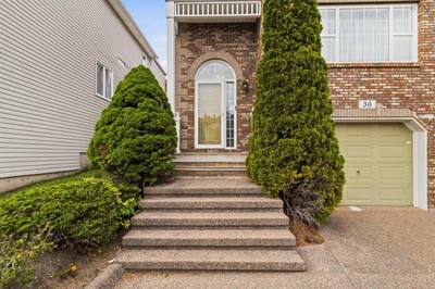 36 Roxham Close — photo 3