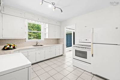 58 Newell Road — photo 8