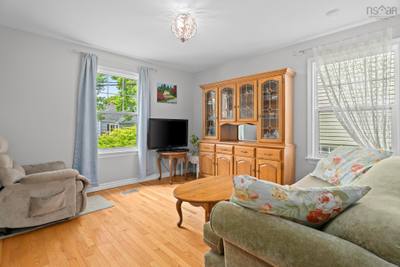 6474 Roslyn Road — photo 4