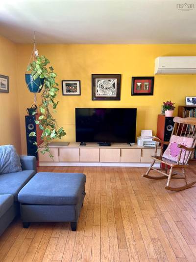 18 Oak Crescent — photo 3
