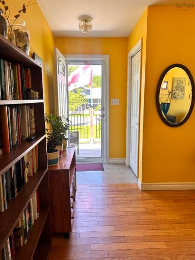 18 Oak Crescent — photo 4