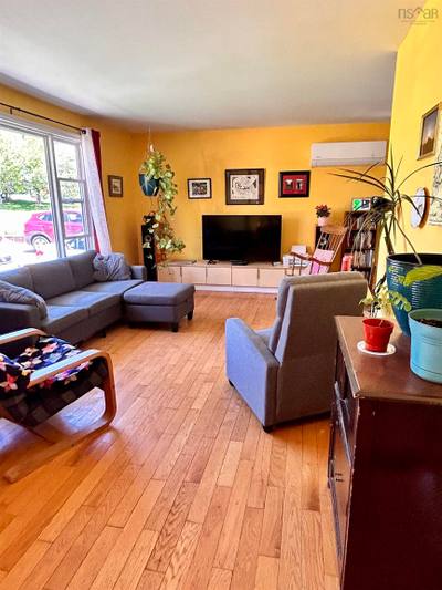 18 Oak Crescent — photo 6