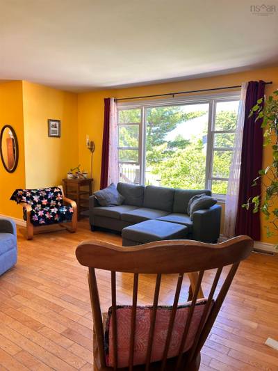 18 Oak Crescent — photo 8