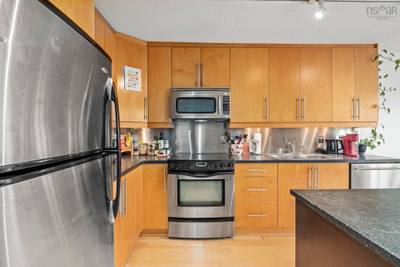 990 Mclean Street #404 — photo 5