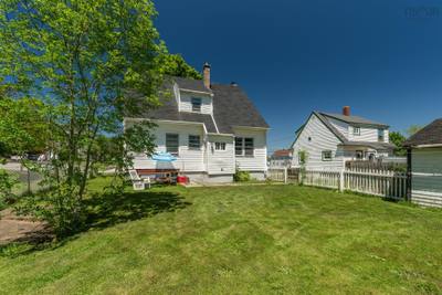 61 Forest Street — photo 5