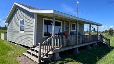 11 Douglas Crescent — photo 3