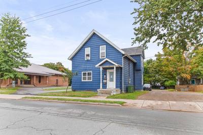 32 Pleasant Street — photo 3