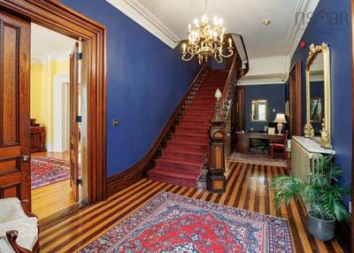 494 St George Street — photo 3