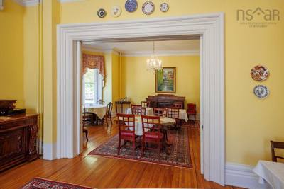 494 St George Street — photo 6