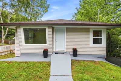 12 Nelson Avenue — photo 2