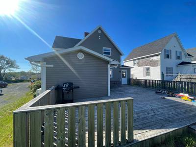 140 Blackett Street — photo 4