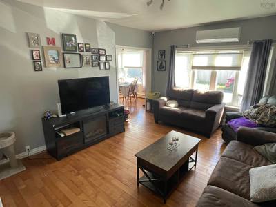 140 Blackett Street — photo 8