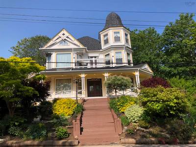 161 Queen Street — photo 3