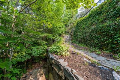 49 Fairway Grove — photo 2