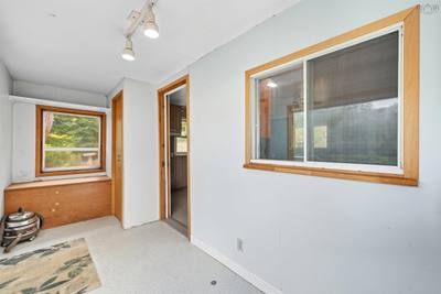 190 Lakeview Crescent — photo 4