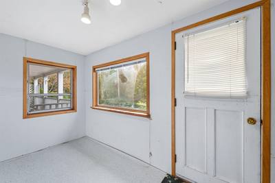 190 Lakeview Crescent — photo 5