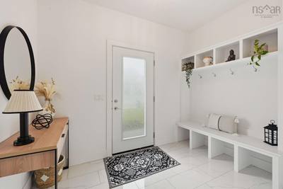 46 Elizabeth Doane Drive — photo 3