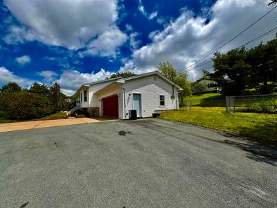 1 Whites Lake Avenue — photo 4