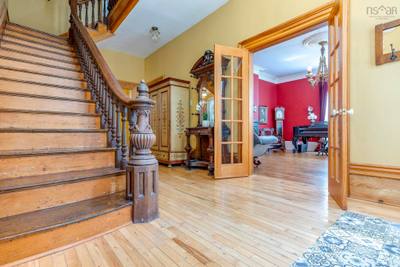 446 St George Street — photo 4