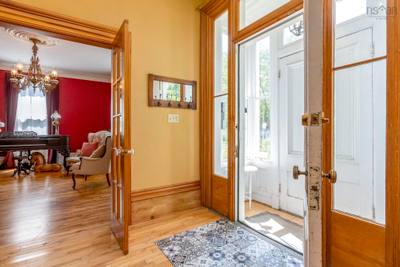446 St George Street — photo 5