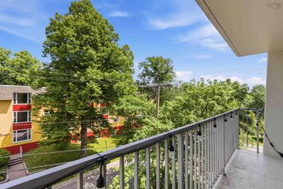 990 Mclean Street #403 — photo 3