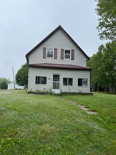 2060 Queen Street — photo 2