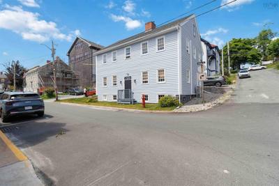 137 Pelham Street — photo 2
