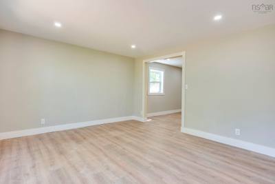 982 Pickering Lane — photo 4