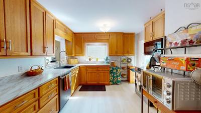 11 Parkview Road — photo 3