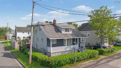 109 Upper Mclean Street — photo 2