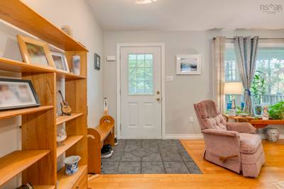 20 Willowdale Drive — photo 5