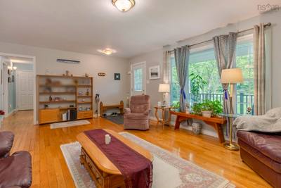 20 Willowdale Drive — photo 8