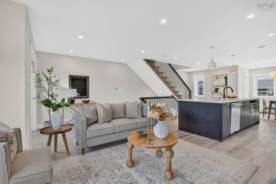 2371 Creighton Street — photo 3