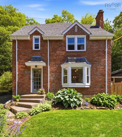 1135 Rockcliffe Street — photo 3