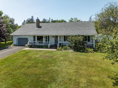 31 Maple Drive — photo 2