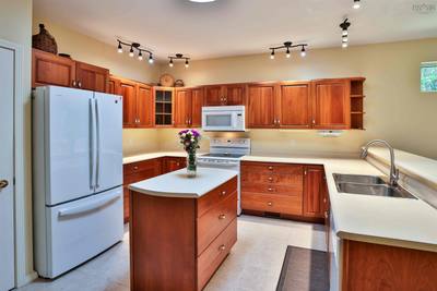374 Brady Street — photo 4