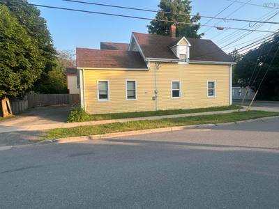 120 College Street — photo 3
