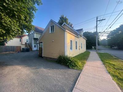 120 College Street — photo 4