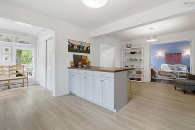 13 Douglas Drive — photo 4
