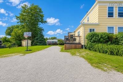 32 Fraser Avenue — photo 4