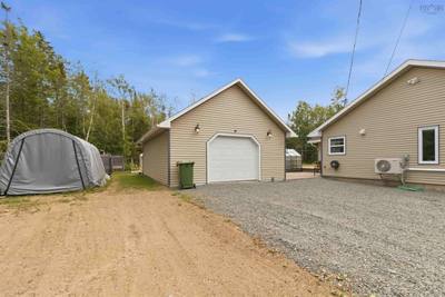 19 Robyn Drive — photo 2