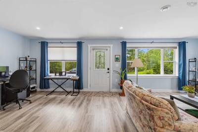 19 Robyn Drive — photo 7