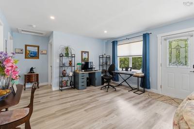 19 Robyn Drive — photo 8