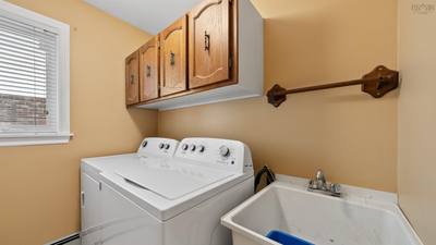 18 Flagstone Drive — photo 4