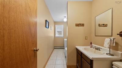 18 Flagstone Drive — photo 5