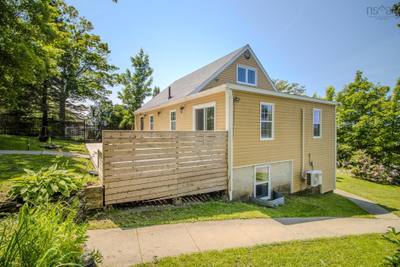587 Kings Road — photo 3